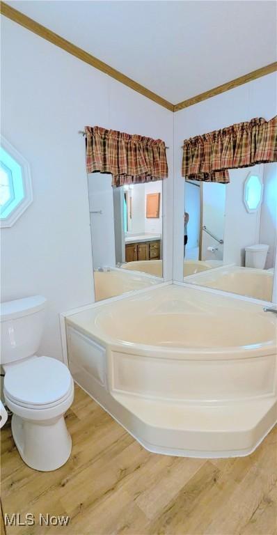 226 Troy Oaks Dr, Hiram, OH 44234 - full bath featuring crown molding, wood finished floors, and a garden tub