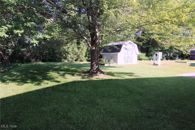 226 Troy Oaks Dr, Hiram, OH 44234 - view of grassy yard with a shed