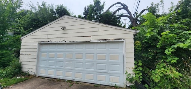 3624 E 154th St, Cleveland, OH 44120 - view of detached garage