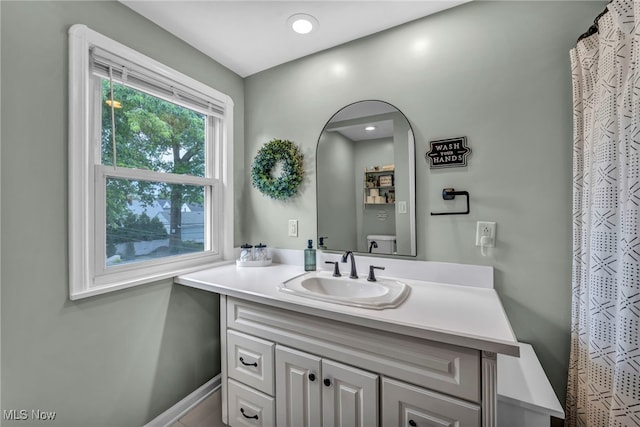 9013 Elsmere Dr, Parma, OH 44130 - full bathroom featuring vanity and curtained shower