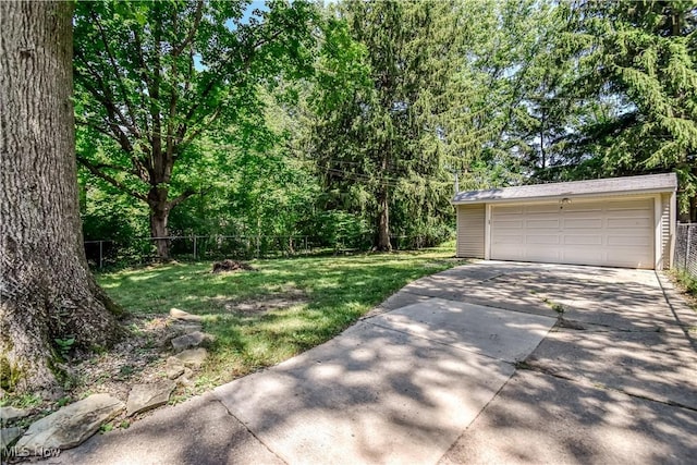 2607 Ashurst Rd, University Heights, OH 44118 - view of yard featuring an outbuilding