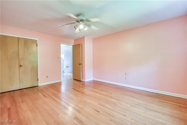 2607 Ashurst Rd, University Heights, OH 44118 - unfurnished bedroom with light wood finished floors, a ceiling fan, and a closet