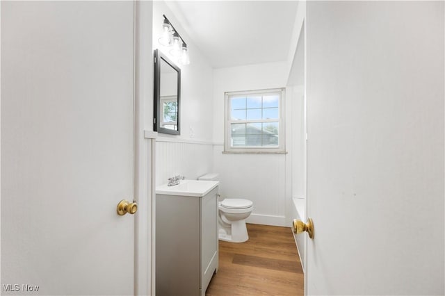 1005 Fairview Blvd, Coshocton, OH 43812 - full bath featuring vanity, wood finished floors, and a wainscoted wall