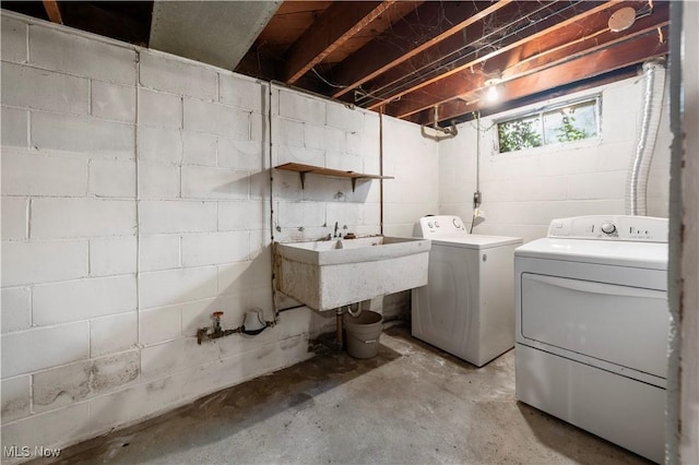 1005 Fairview Blvd, Coshocton, OH 43812 - washroom with washing machine and clothes dryer