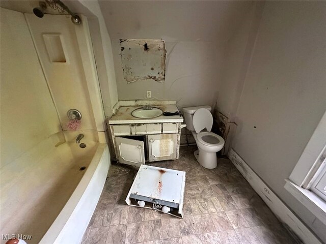 4039 Peak Ave, Toledo, OH 43612 - bathroom with vanity and shower / washtub combination