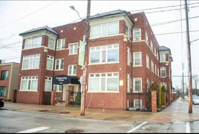 11433 Ashbury Ave Unit 8, Cleveland, OH 44106 - photo 2