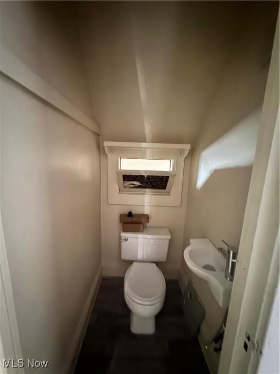 3038 E 130th St, Cleveland, OH 44120 - bathroom with lofted ceiling