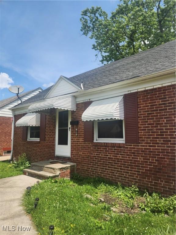 4369 Glenview Rd, Warrensville Heights, OH 44128 - photo 1