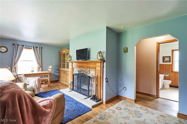 1433 Raleigh Blvd, Copley, OH 44321 - living area featuring arched walkways, healthy amount of natural light, and wood finished floors