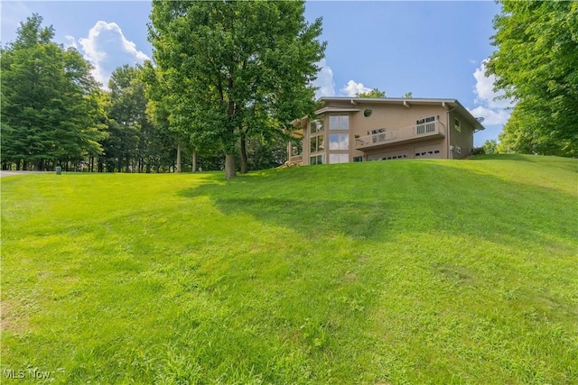 7716 N Ridge Pl, Lisbon, OH 44432 - view of grassy yard with an attached garage