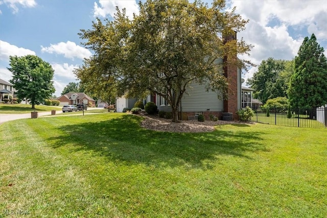 1103 Greenmont Cir, Vienna, WV 26105 - view of yard