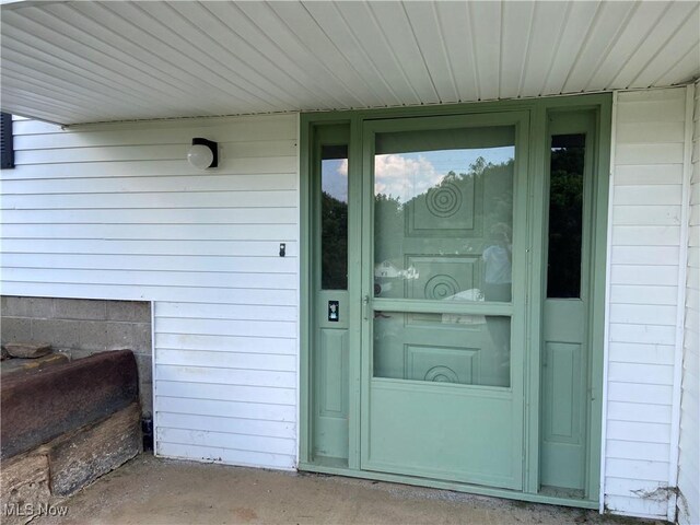 100 Crestview Dr, Newcomerstown, OH 43832 - doorway to property