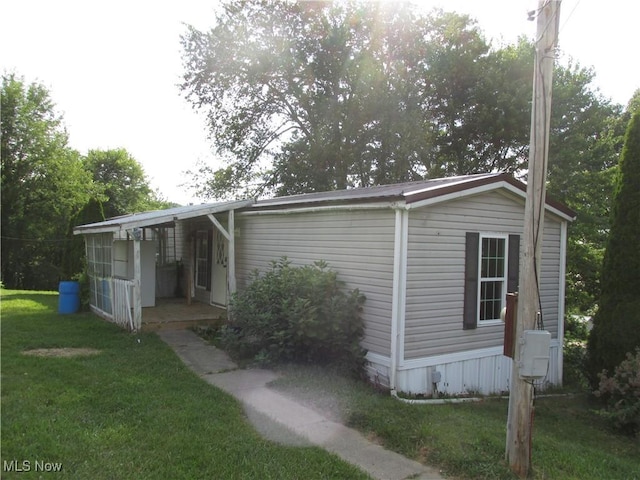 114 Quail Ln, Saint Marys, WV 26170 - view of front facade featuring a front lawn
