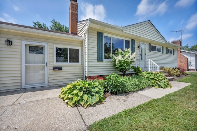484 E 319th St, Willowick, OH 44095 - view of front of property featuring a chimney