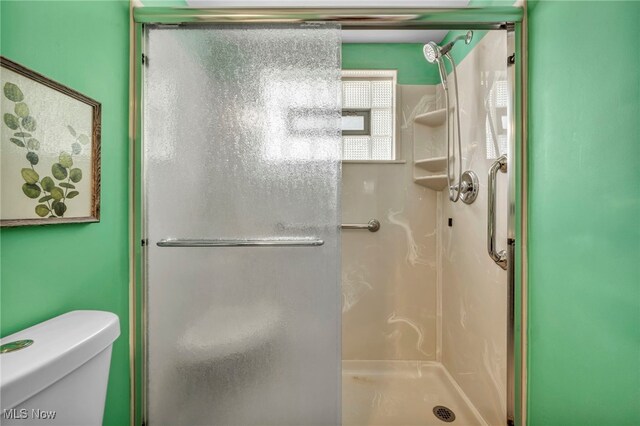 484 E 319th St, Willowick, OH 44095 - bathroom featuring a shower stall
