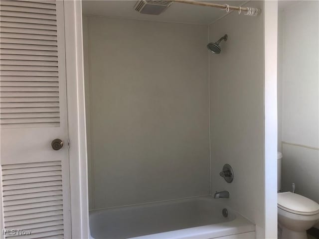 204 Beech Rd, Weirton, WV 26062 - bathroom featuring bathing tub / shower combination and a closet
