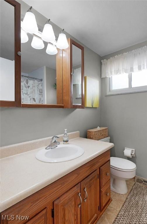 6122 Forest Ridge Dr, North Olmsted, OH 44070 - full bath featuring vanity and tile patterned flooring