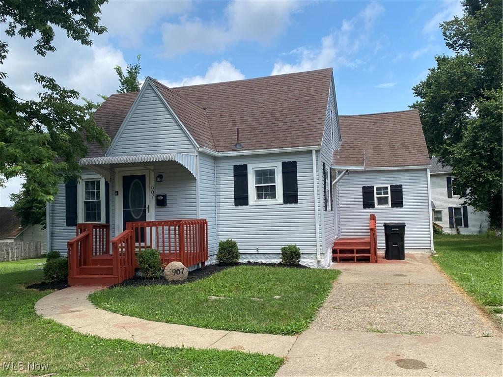 907 Virginia St, Zanesville, OH 43701 - photo 1