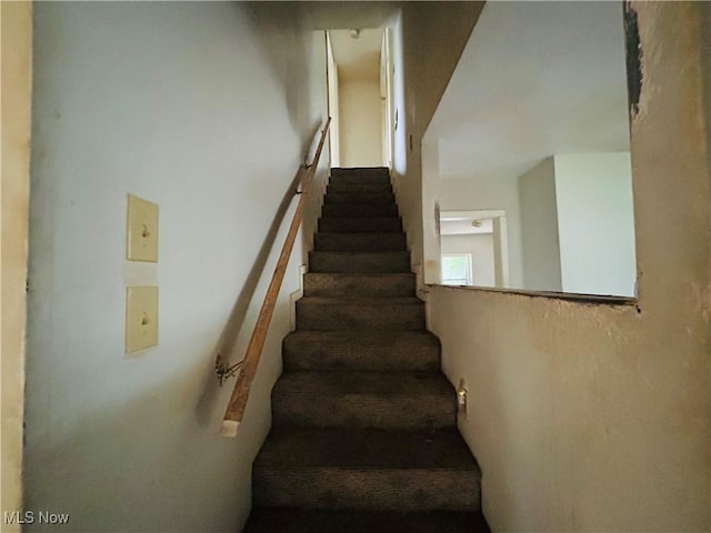 518 Jefferson Ave, Cambridge, OH 43725 - view of stairway