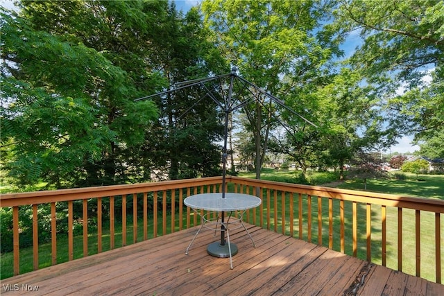 120 Vineyard Way, Doylestown, OH 44230 - wooden deck featuring a lawn