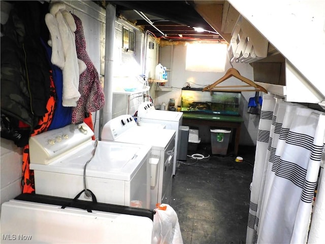 3233 Wilson Ave, Ashtabula, OH 44004 - laundry room with independent washer and dryer