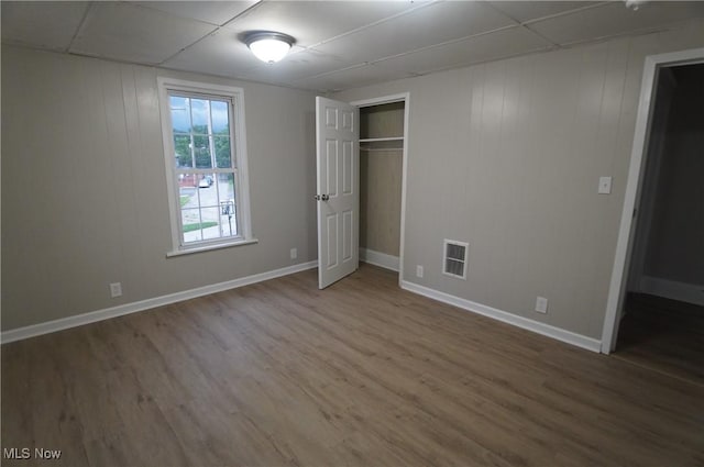 124 Peeler St, Mingo Junction, OH 43938 - unfurnished bedroom with wood finished floors, a closet, and a drop ceiling