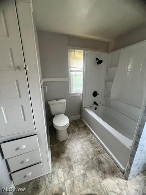 1370 Lee Ct SW, Canton, OH 44706 - full bathroom featuring toilet and washtub / shower combination