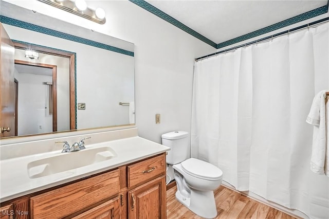 114 Corrin Cir, Cortland, OH 44410 - bathroom featuring wood finished floors, vanity, and a shower with shower curtain