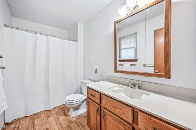 114 Corrin Cir, Cortland, OH 44410 - full bathroom with vanity, wood finished floors, and curtained shower