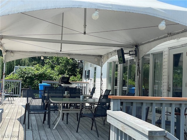 35958 Hiawatha Blvd, Eastlake, OH 44095 - wooden terrace featuring outdoor dining area