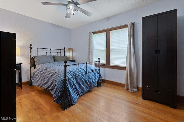 4019 Euclid Blvd, Youngstown, OH 44512 - bedroom featuring light wood finished floors, a textured wall, and a ceiling fan