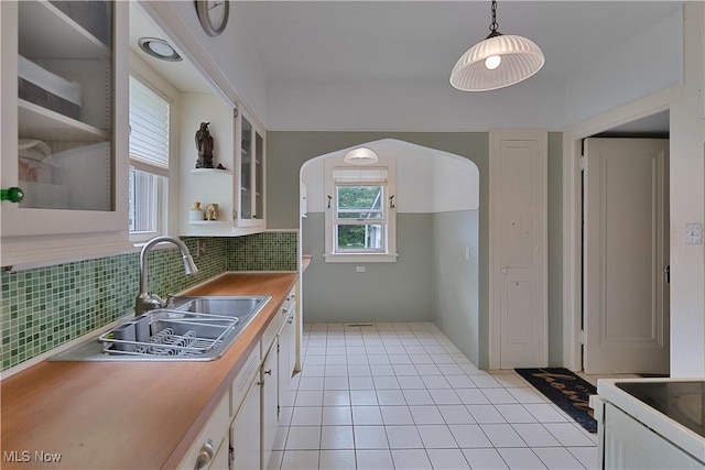 4019 Euclid Blvd, Youngstown, OH 44512 - kitchen with backsplash, arched walkways, glass insert cabinets, white cabinets, and hanging light fixtures