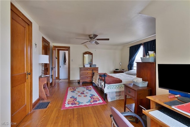 4019 Euclid Blvd, Youngstown, OH 44512 - bedroom featuring light wood finished floors