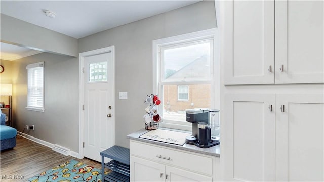 87 Holcomb Ave, Mogadore, OH 44260 - entryway featuring wood finished floors and baseboards