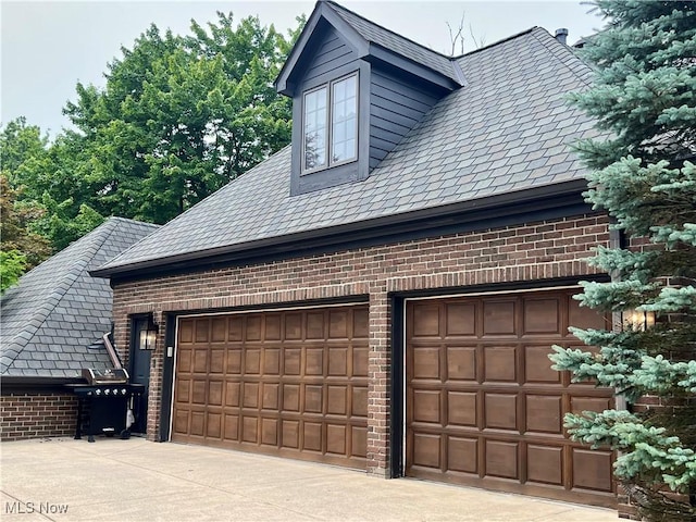 23547 Quail Holw, Westlake, OH 44145 - garage featuring driveway