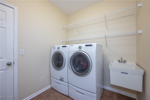 4504 Ledge Ct, Kent, OH 44240 - laundry room featuring washing machine and dryer and dark tile patterned floors
