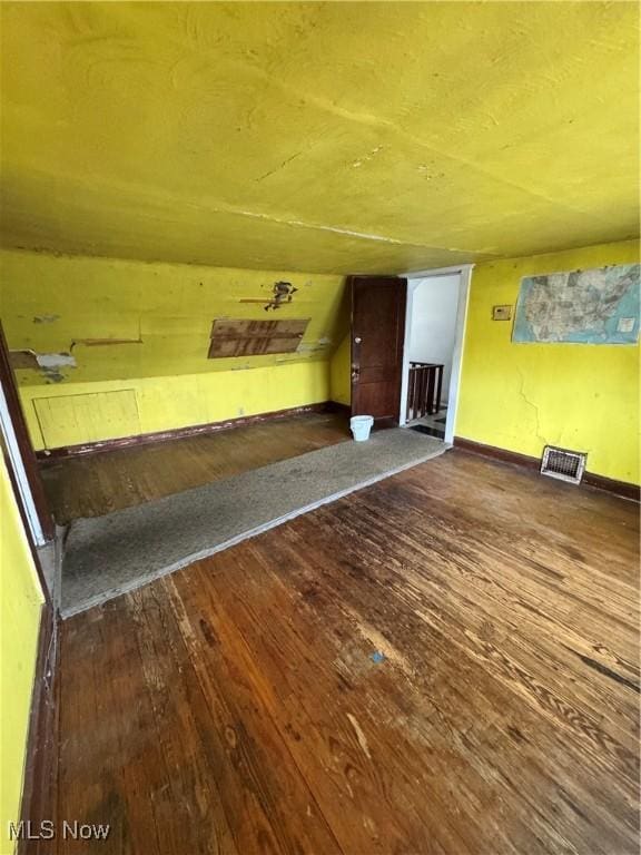 699 E 156th St, Cleveland, OH 44110 - bonus room featuring hardwood / wood-style flooring