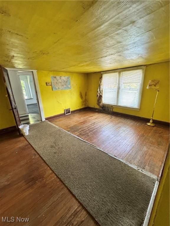 699 E 156th St, Cleveland, OH 44110 - unfurnished room featuring wood-type flooring and baseboards
