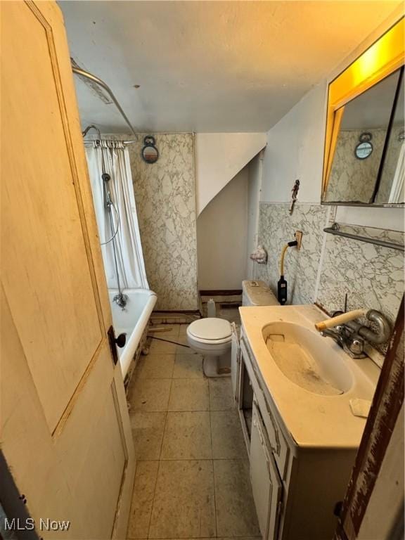699 E 156th St, Cleveland, OH 44110 - full bath with vanity, shower / washtub combination, and tile patterned flooring