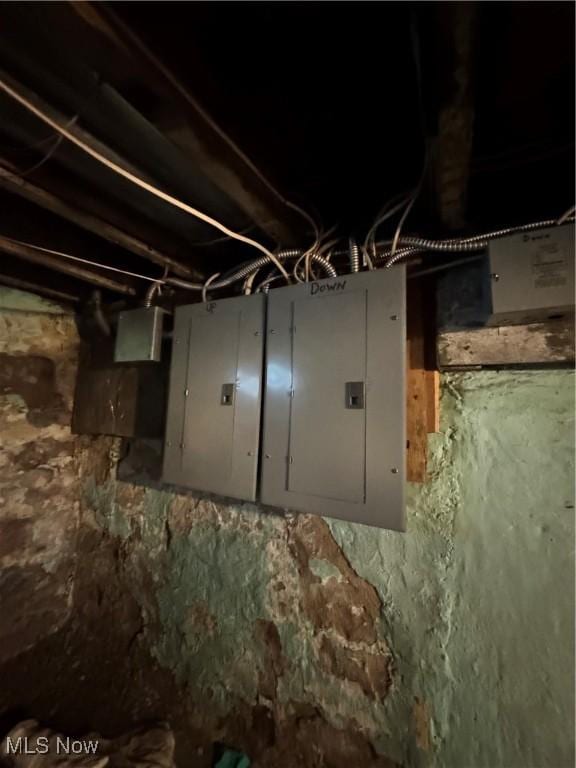 699 E 156th St, Cleveland, OH 44110 - utility room featuring electric panel