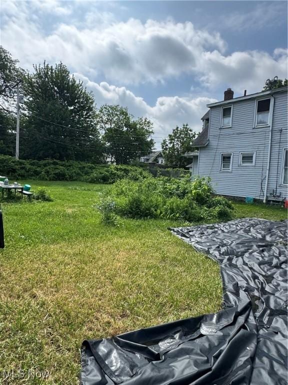 699 E 156th St, Cleveland, OH 44110 - view of grassy yard