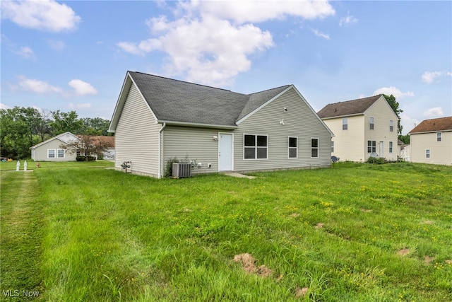 1350 Elmside St, Alliance, OH 44601 - back of property with a lawn and roof with shingles