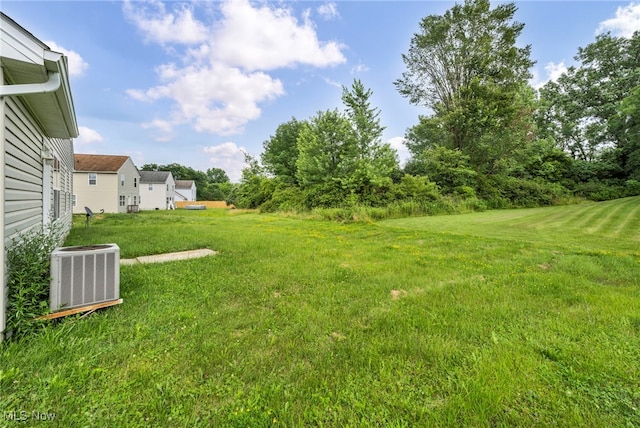 1350 Elmside St, Alliance, OH 44601 - view of green lawn