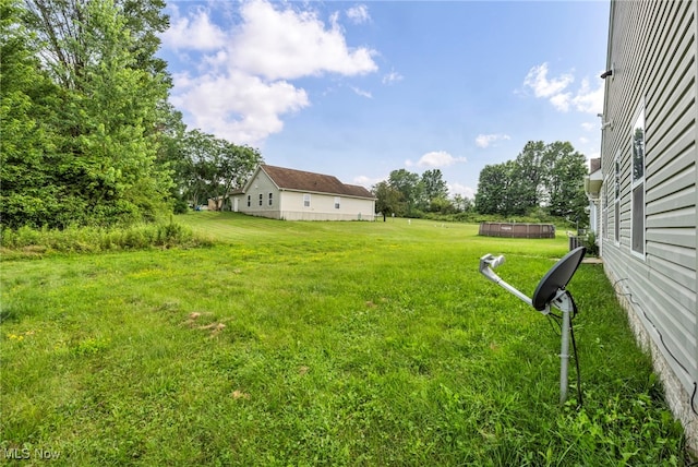 1350 Elmside St, Alliance, OH 44601 - view of green lawn