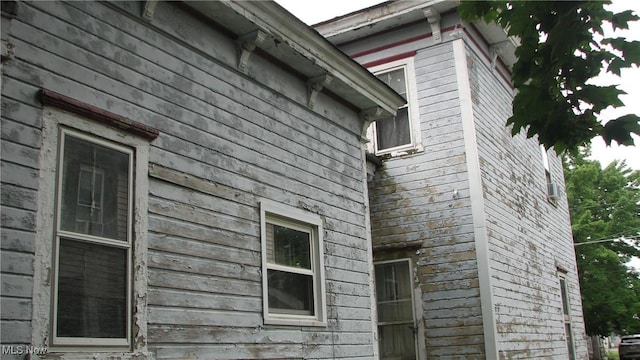124 Hickory St, Andover, OH 44003 - view of side of property