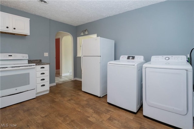 1214 E 360th St, Eastlake, OH 44095 - laundry area with arched walkways, washing machine and dryer, dark wood-type flooring, and a textured ceiling