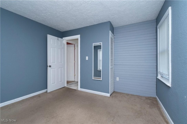 1214 E 360th St, Eastlake, OH 44095 - unfurnished bedroom featuring carpet flooring, a closet, and a textured ceiling