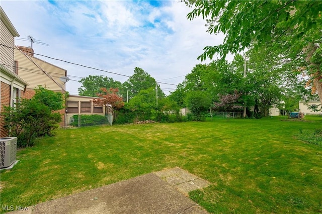 29504 Cresthaven Dr, Willowick, OH 44095 - view of yard