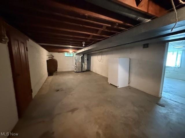 5783 Eagle Creek Rd, Leavittsburg, OH 44430 - basement featuring oil tank and heating unit