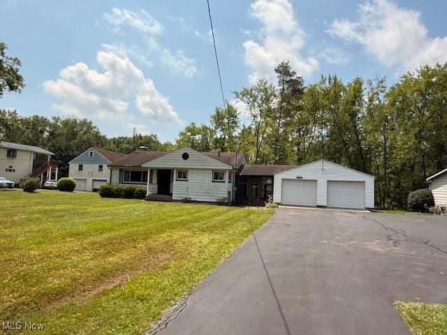 5783 Eagle Creek Rd, Leavittsburg, OH 44430 - single story home featuring a front yard
